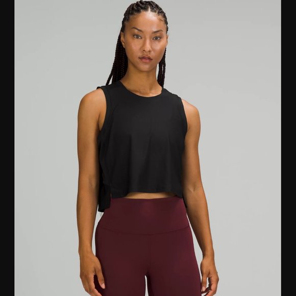 lululemon athletica Tops - Lululemon Mesh Back Cropped Train Tank Top
